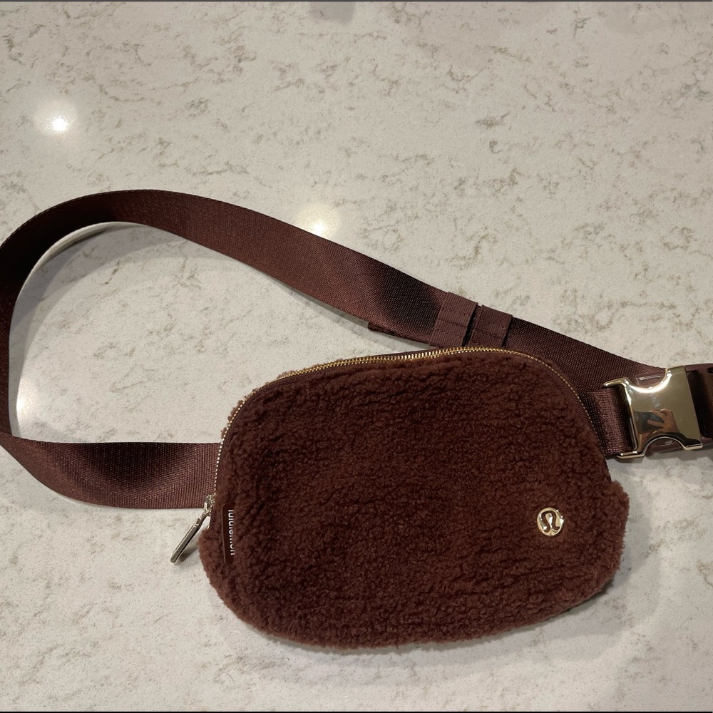 Lululemon everywhere belt bag